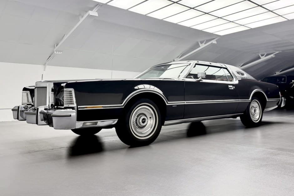 1976 Lincoln Continental Mark IV (1972-1976) sold for $21,000