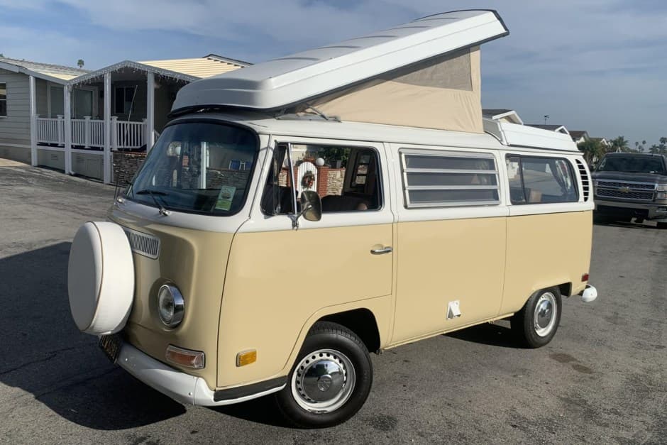 1971 Volkswagen Bay-Window Camper sold for $18,680