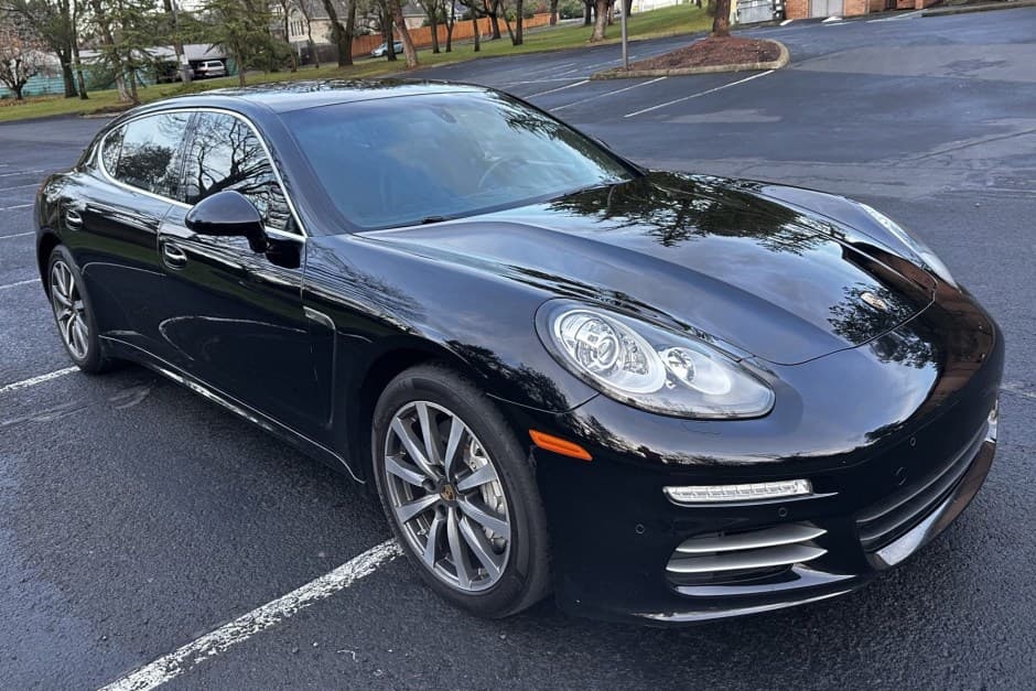 2014 Porsche Panamera sold for $23,277