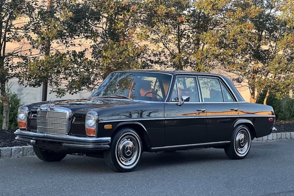 1971 Mercedes-Benz W114 & W115 sold for $31,250