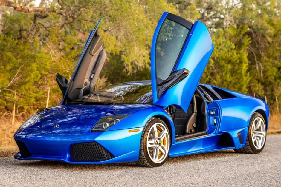 2007 Lamborghini Murciélago sold for $900,000
