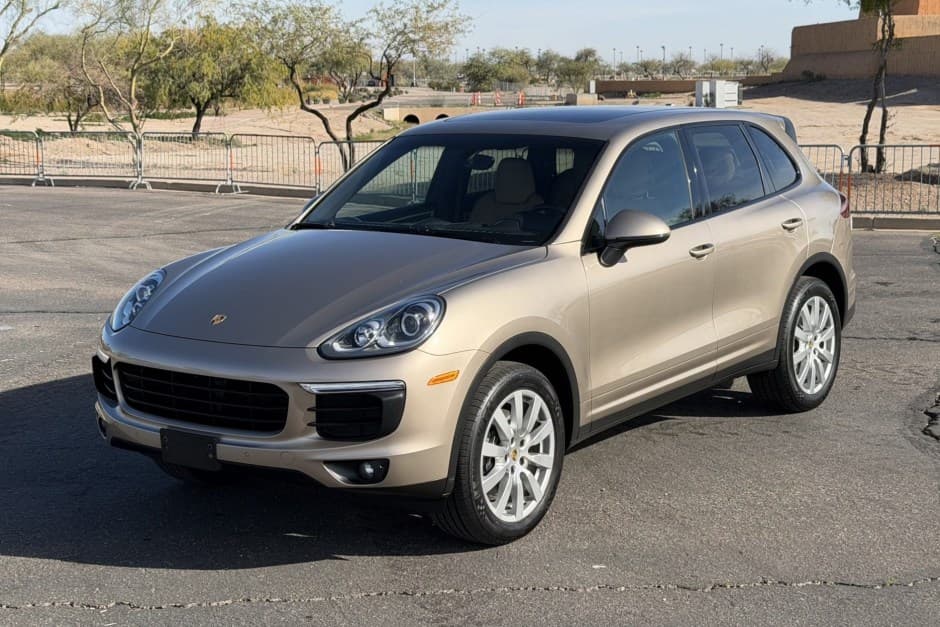 2016 Porsche 958 Cayenne (2011-2018) sold for $20,500