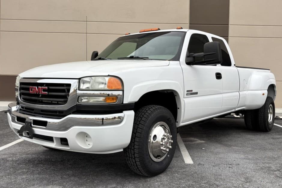 2003 GMC Sierra (GMT800 1999-2007) sold for $26,805