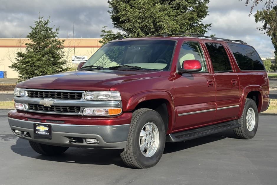 2003 Chevrolet Suburban (GMT800 2000-2006) sold for $19,500