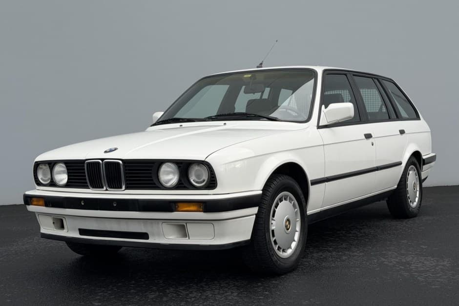 1990 BMW E30 3-Series Touring sold for $11,805