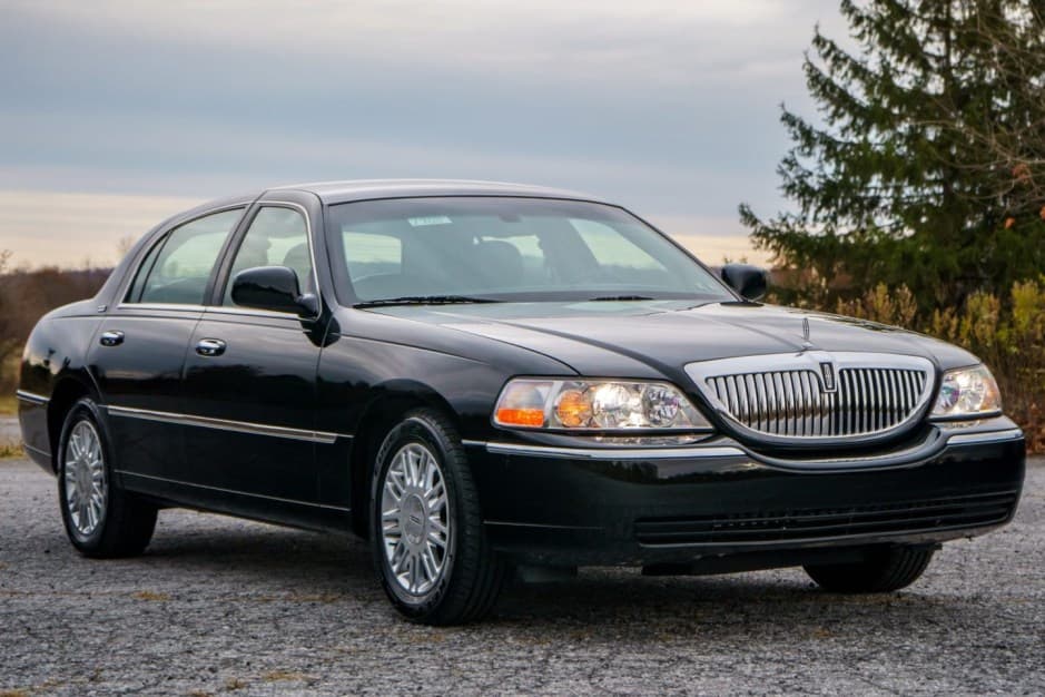 2008 Lincoln Town Car sold for $19,999