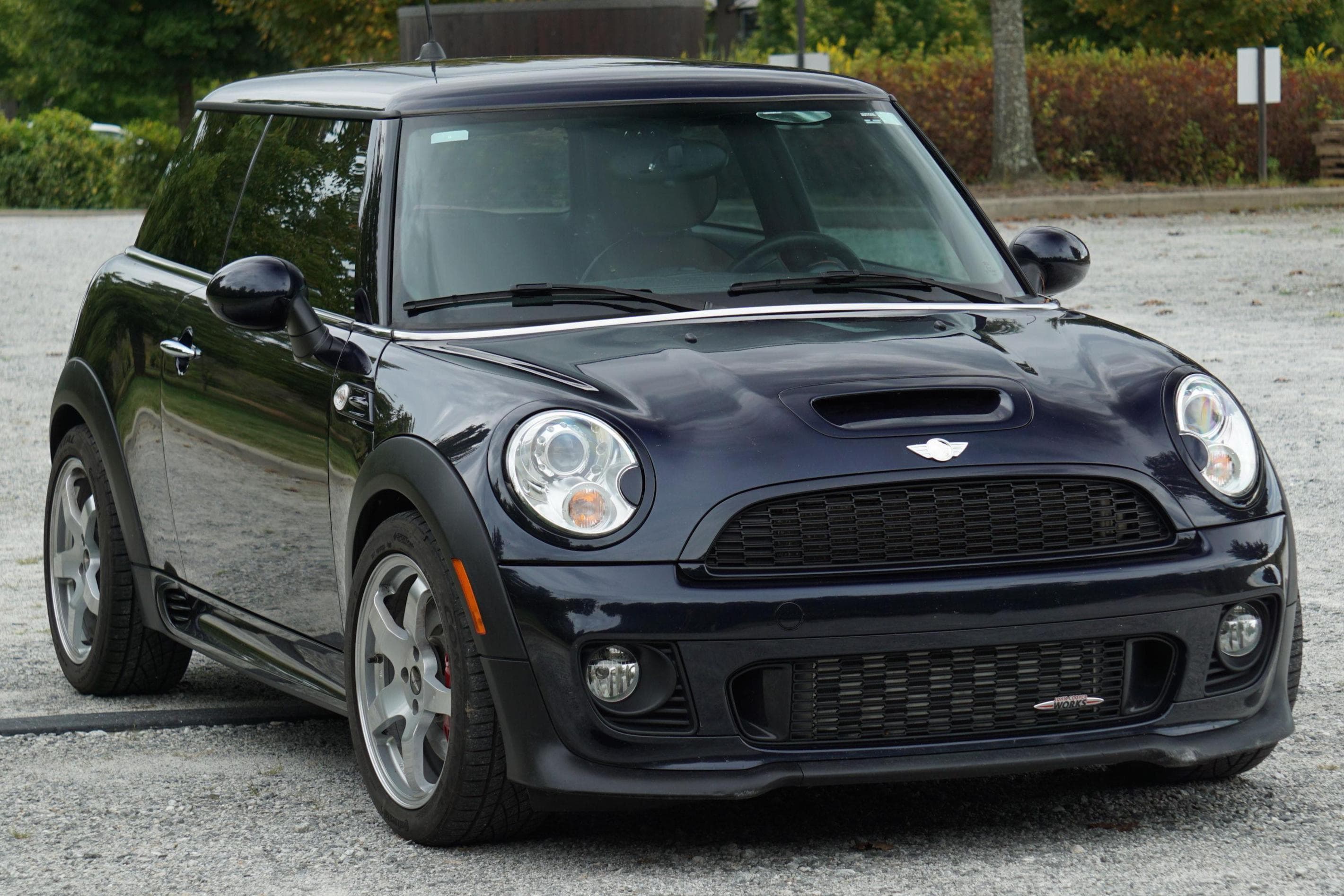 2013 MINI Cooper sold for $16,100