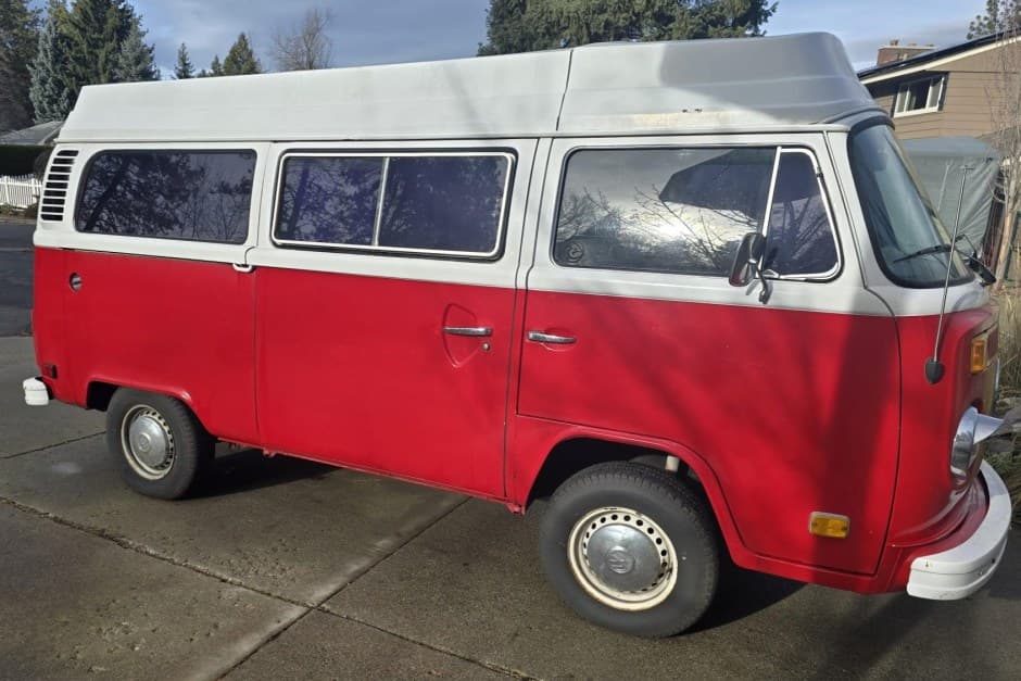1974 Volkswagen Bay-Window Camper sold for $9,250