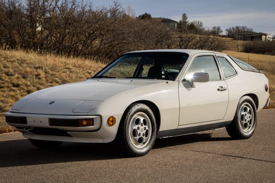 1987 Porsche 924 sold for $16,524