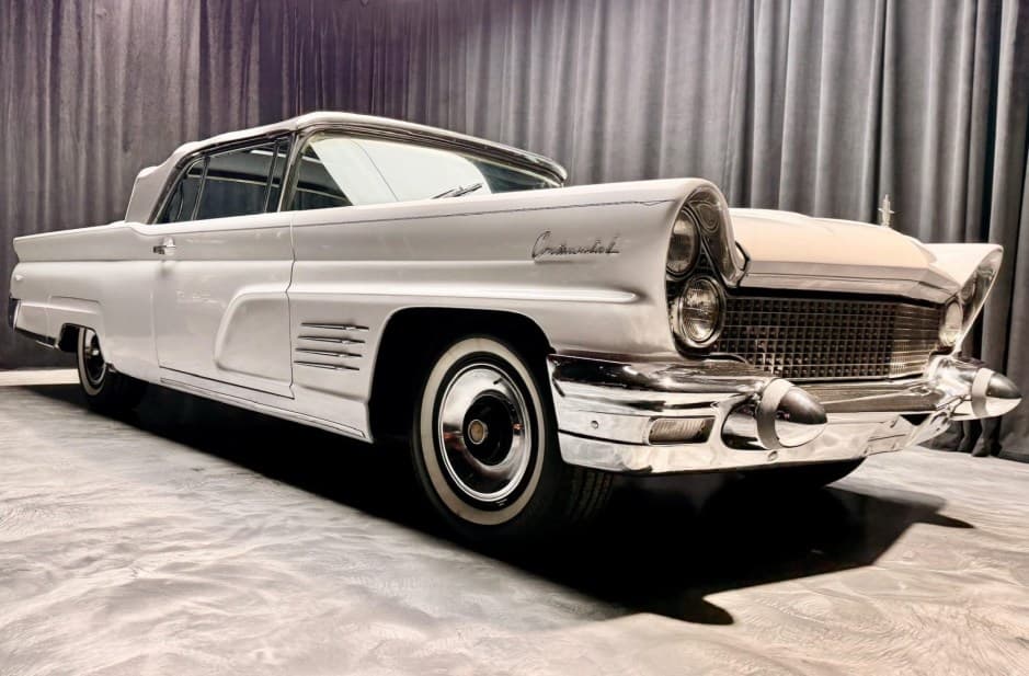 1960 Lincoln Continental (1958-1960) sold for $26,000