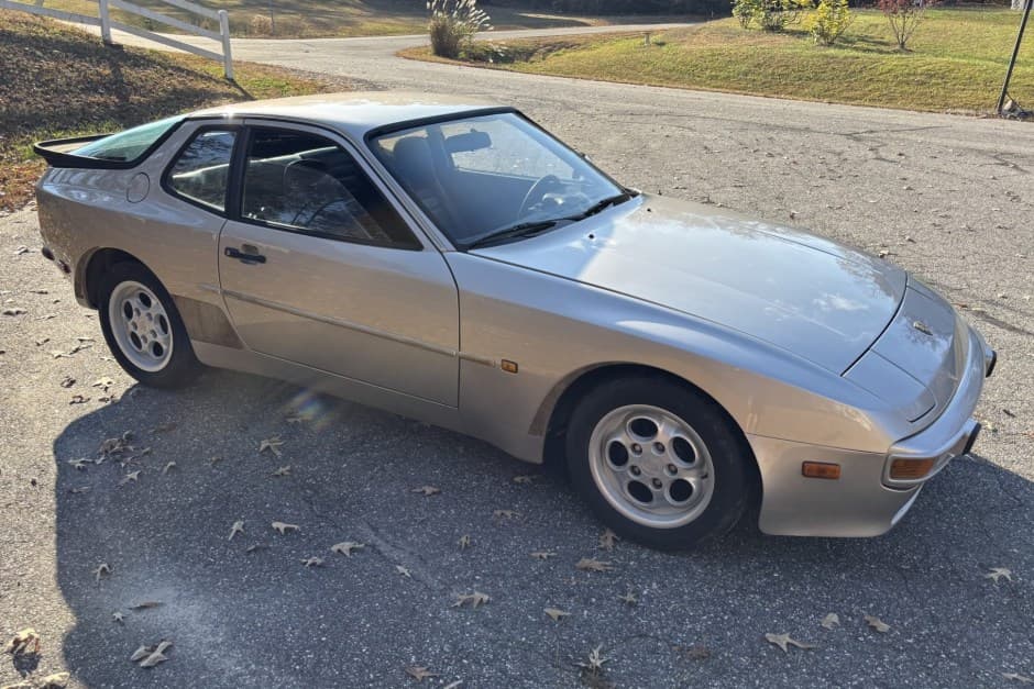 1984 Porsche 944 sold for $5,500