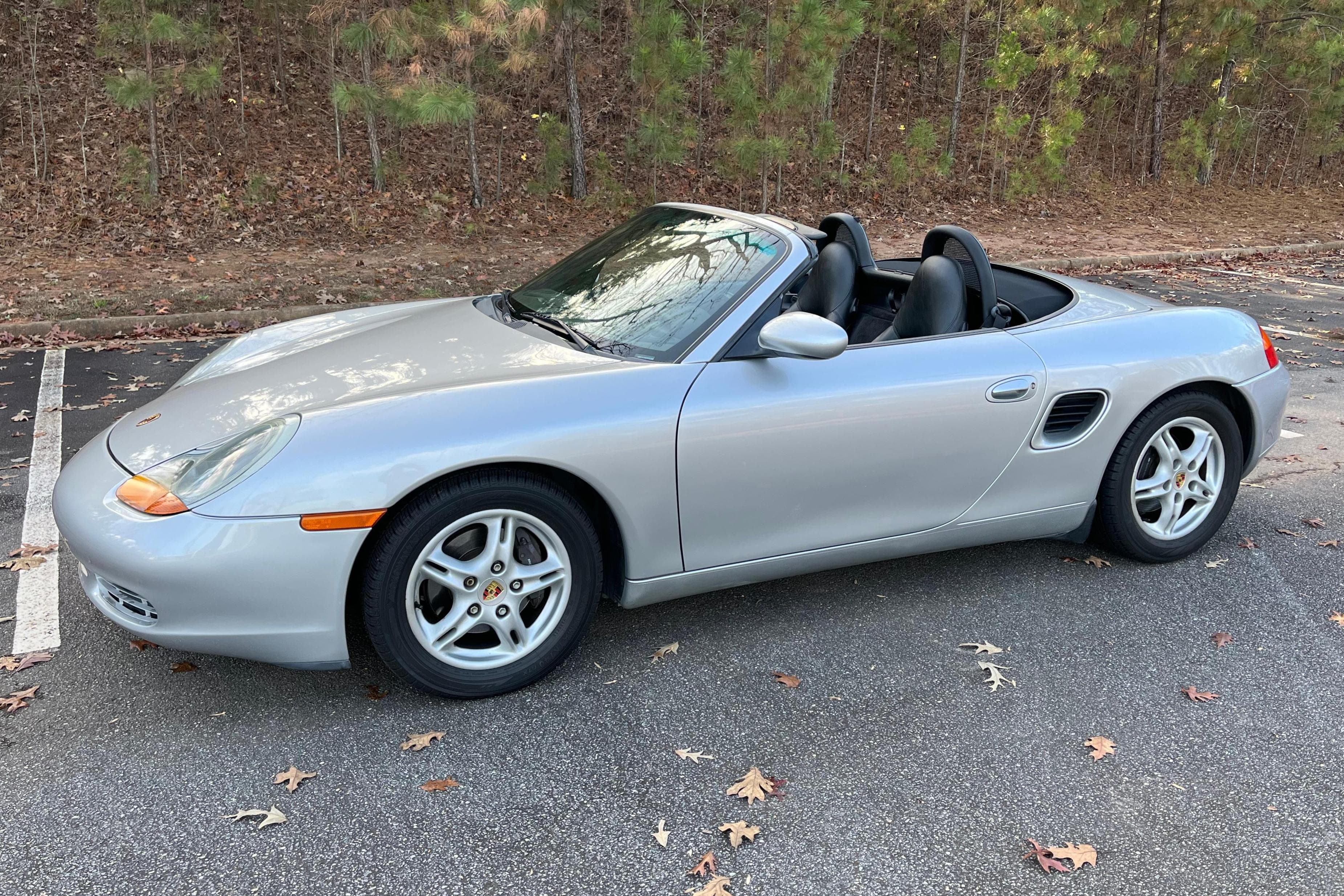 1998 Porsche 986 Boxster sold for $10,100