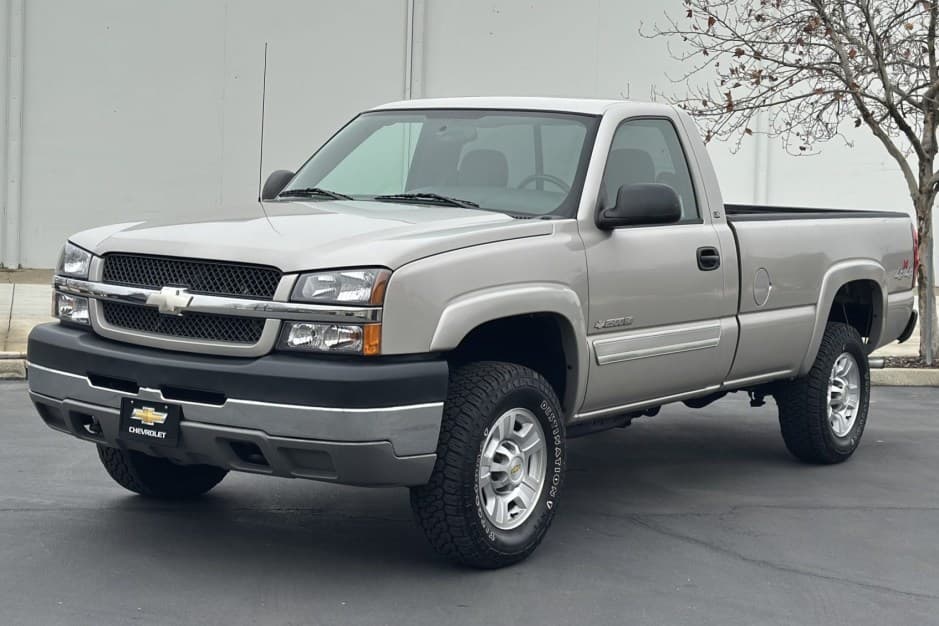 2004 Chevrolet Silverado GMT800 Heavy Duty (2000-2007) sold for $19,000