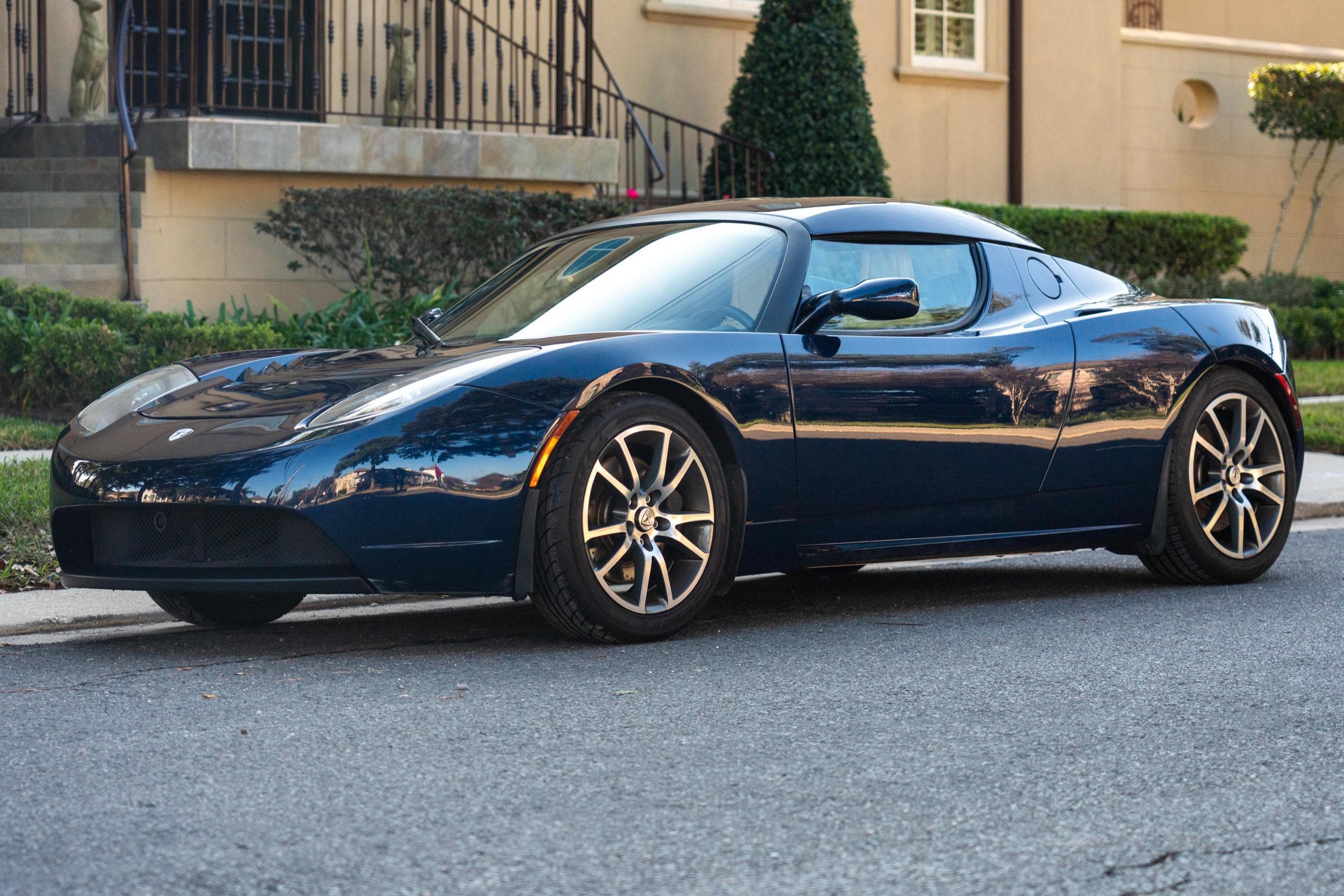 2008 Tesla Roadster sold for $43,000