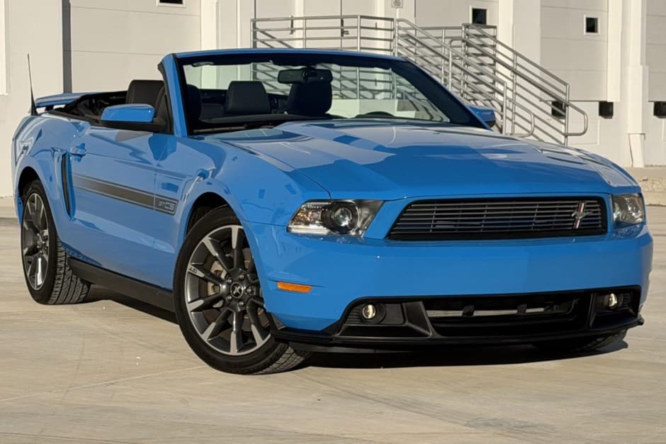 2011 Ford Mustang S197 2005-2014 sold for $32,500
