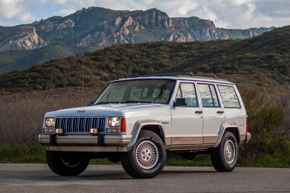 1993 Jeep XJ Cherokee sold for $11,500
