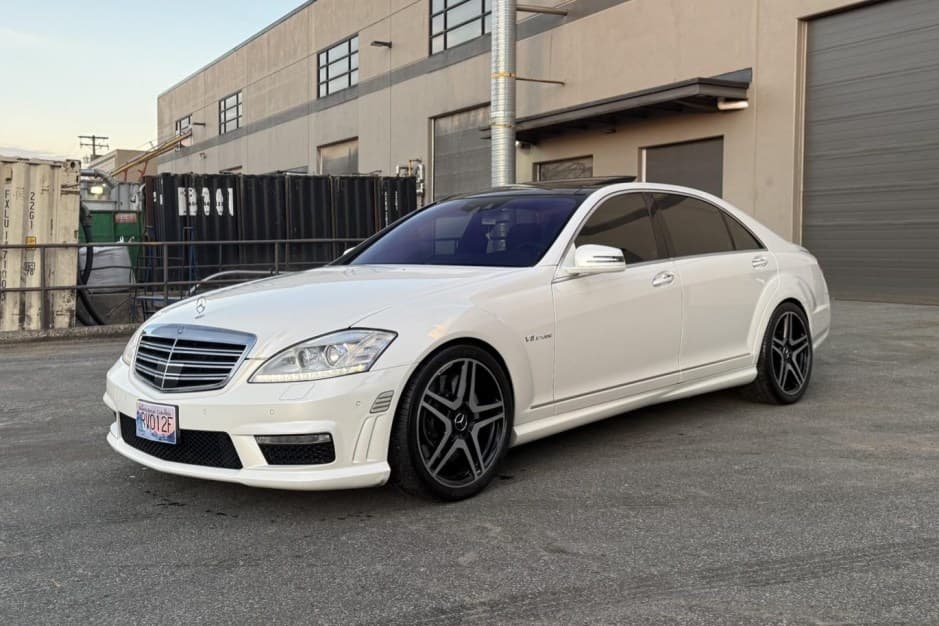 2011 Mercedes-Benz W221 S-Class sold for $12,500