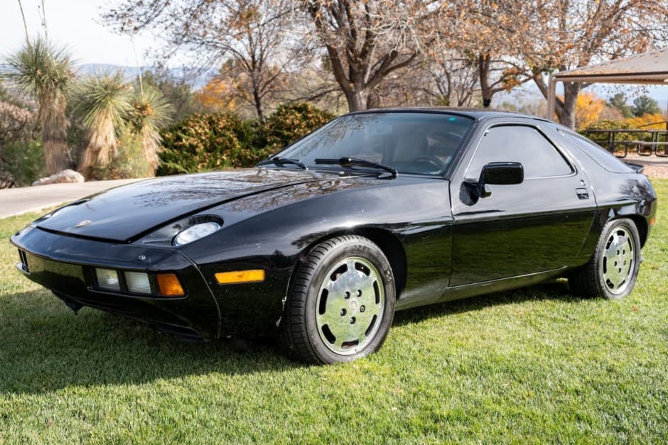1985 Porsche 928 sold for $8,700