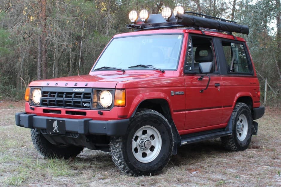 1989 Mitsubishi Pajero & Montero sold for $6,500
