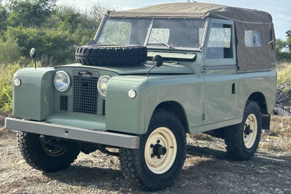 1966 Land Rover Series 88 sold for $17,050