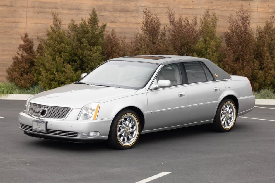 2007 Cadillac DTS sold for $8,612