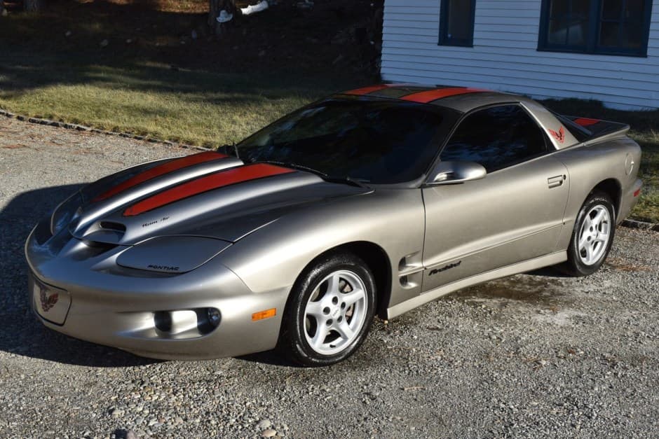 2000 Pontiac Firebird (4th Generation – 1993-2002) sold for $7,800