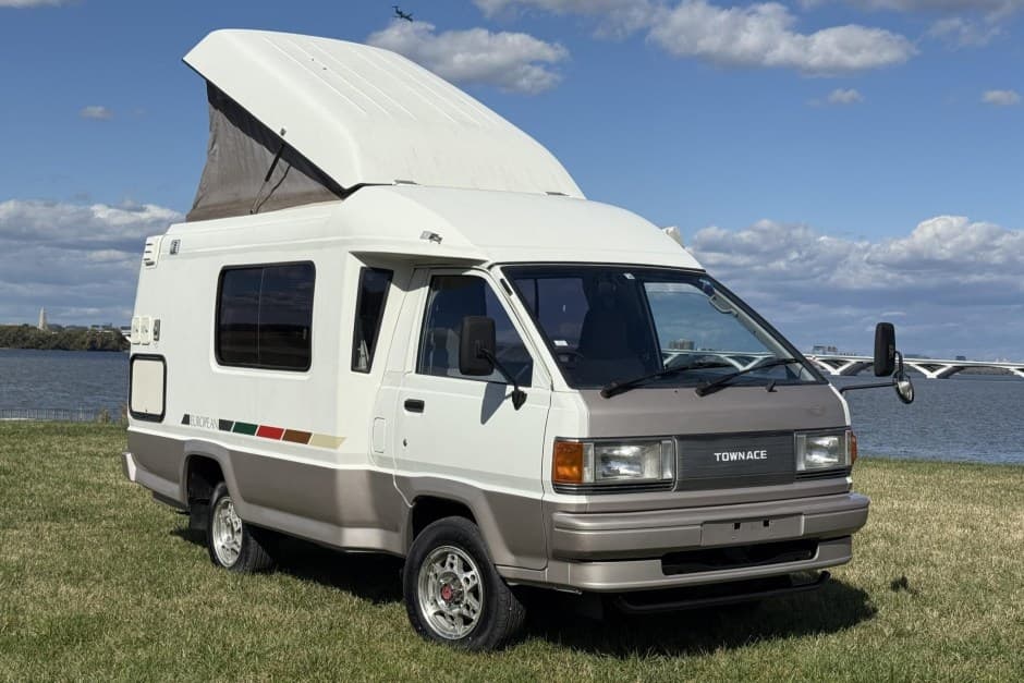 1993 Toyota LiteAce & TownAce sold for $13,500