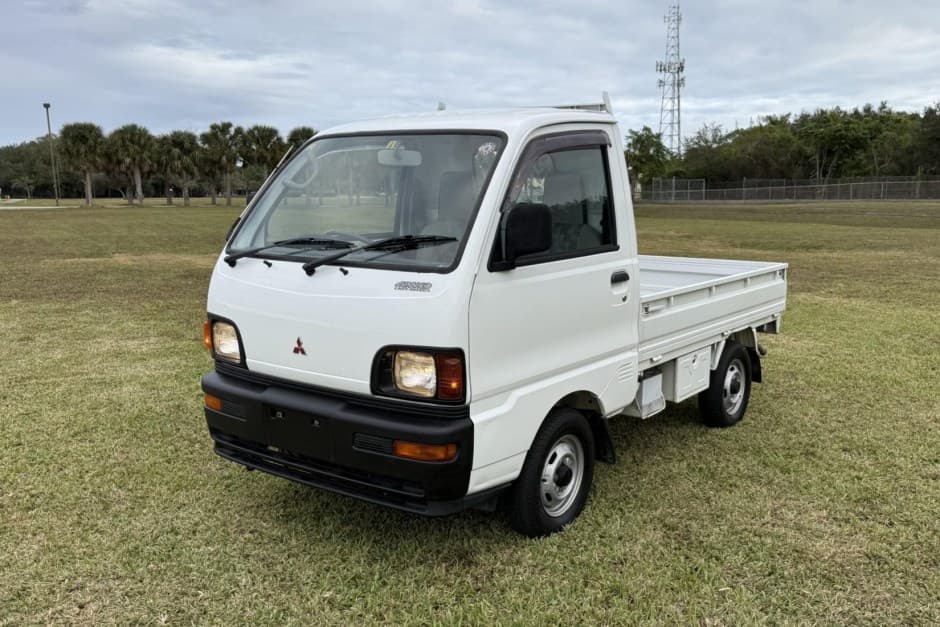 1997 Mitsubishi Minicab sold for $16,000