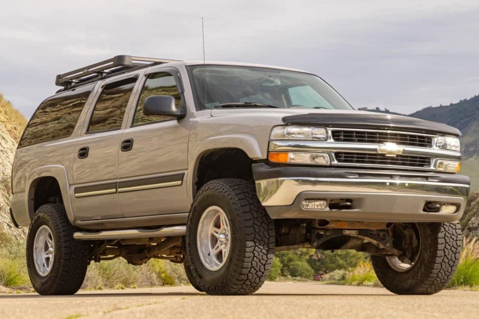 2004 Chevrolet Suburban (GMT800 2000-2006) sold for $13,000