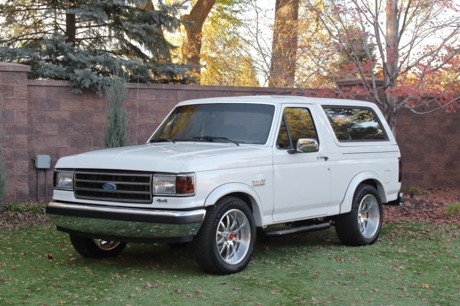 1987 Ford Bronco 4th-5th Generations 1987-1996 sold for $27,000