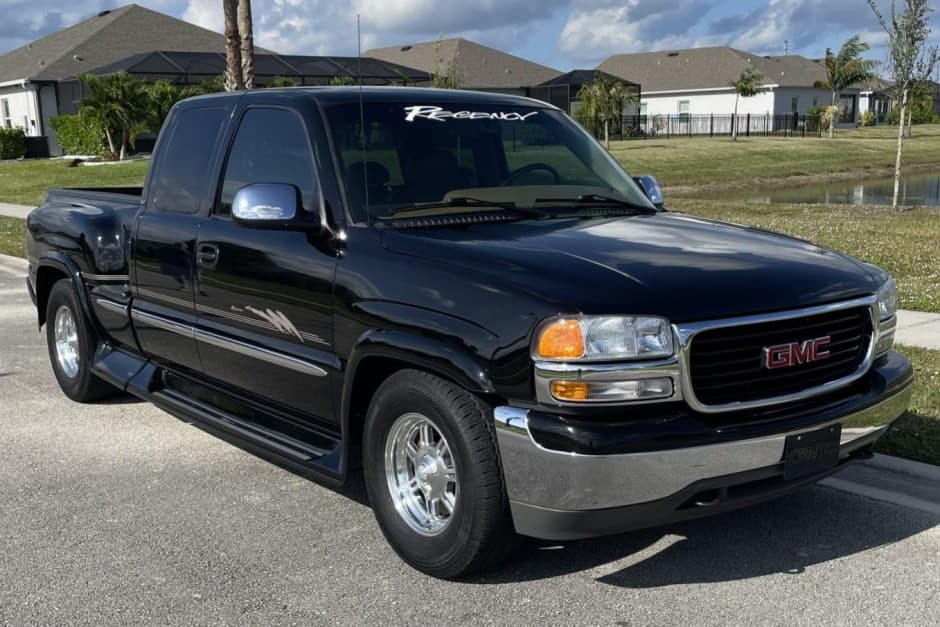 1999 GMC Sierra (GMT800 1999-2007) sold for $11,750