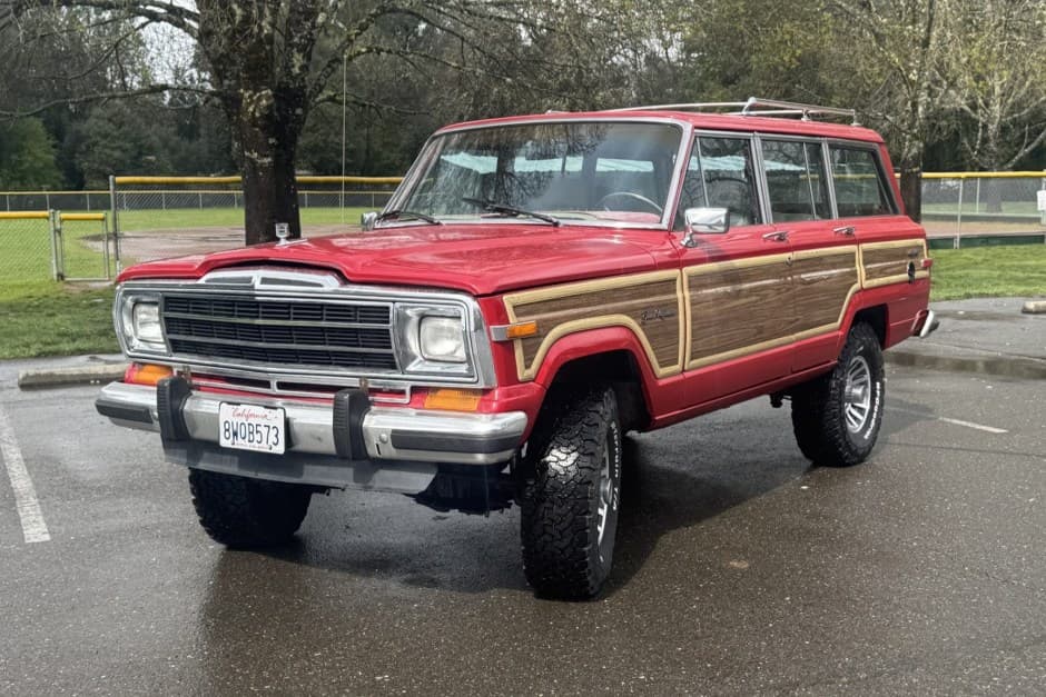 1991 Jeep SJ Grand Wagoneer sold for $17,900