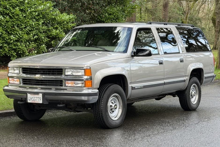1999 Chevrolet Suburban (GMT400 1992-1999) sold for $27,500