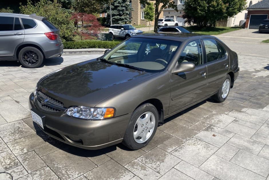 2000 Nissan  sold for $3,300