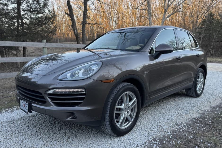 2013 Porsche 958 Cayenne (2011-2018) sold for $14,444
