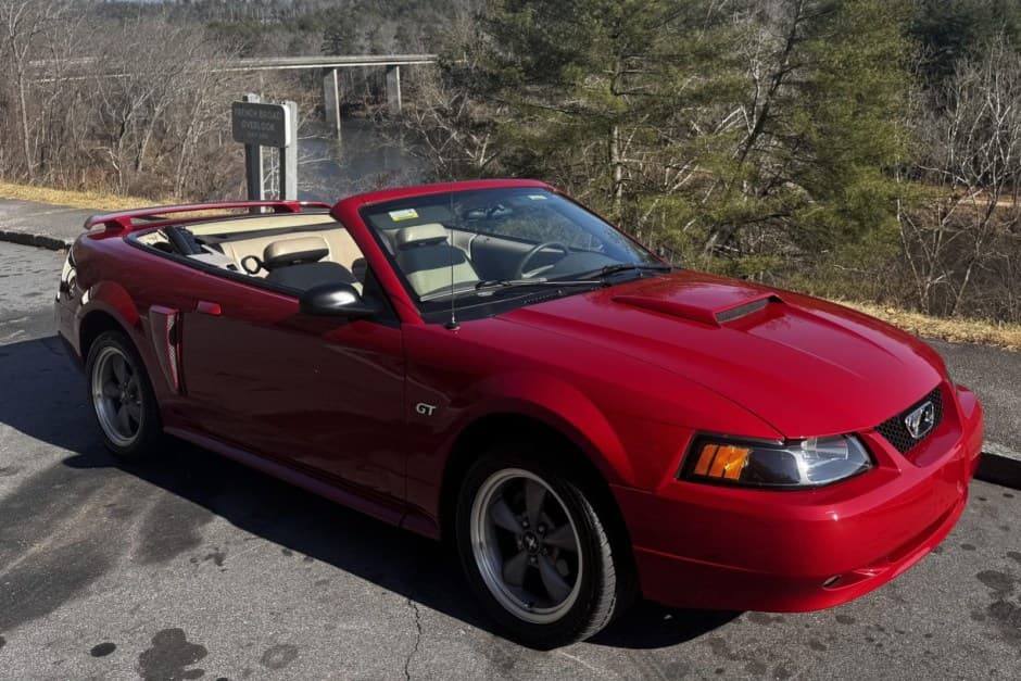 2002 Ford Mustang SN95 1994-2004 sold for $7,000