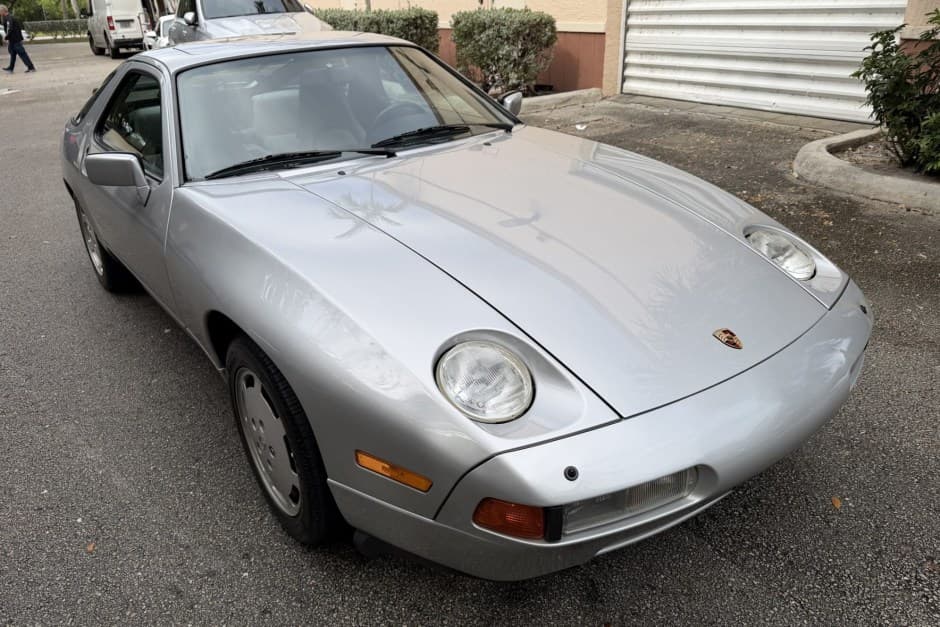 1987 Porsche 928 sold for $35,250