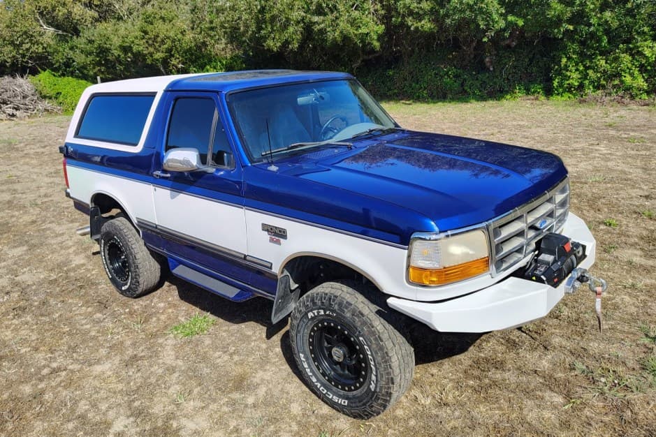1996 Ford Bronco 4th-5th Generations 1987-1996 sold for $8,000