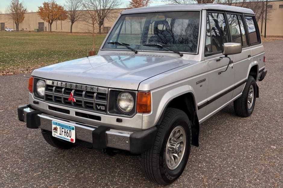 1989 Mitsubishi Pajero & Montero sold for $6,500