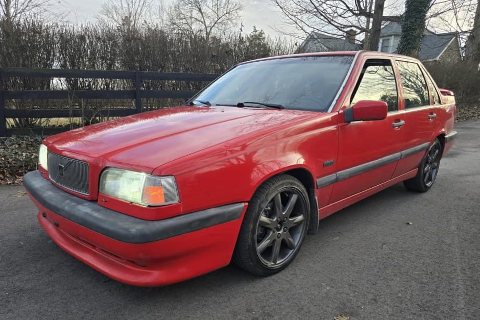 1997 Volvo 850 sold for $9,969