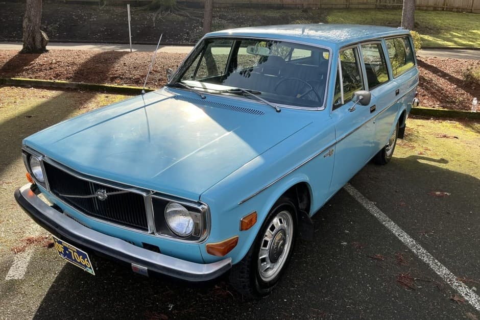 1972 Volvo 140 sold for $6,700