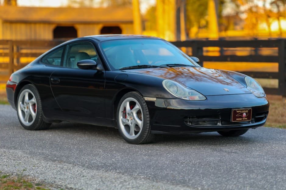 2001 Porsche 996 911 Carrera sold for $23,000