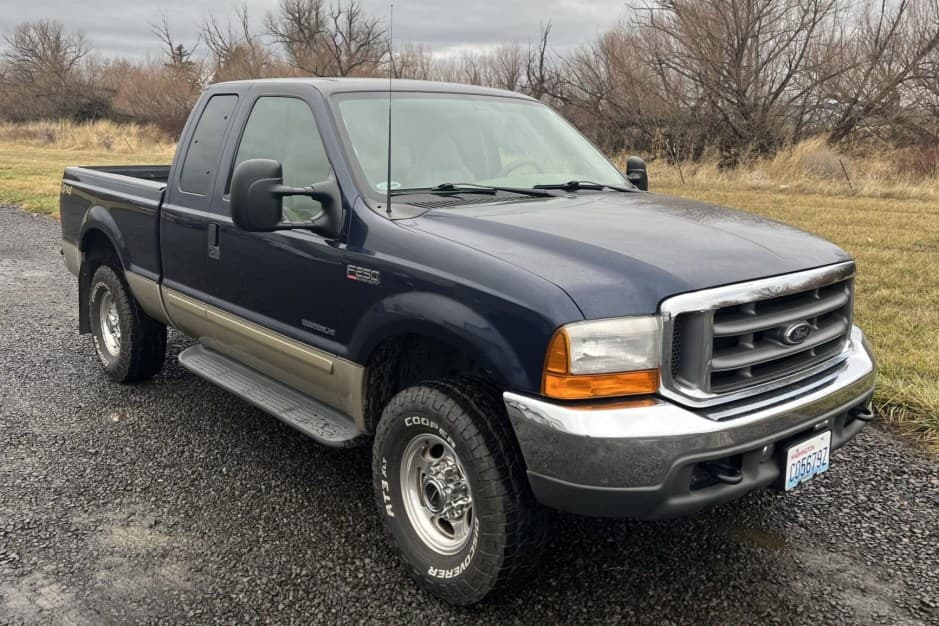 2001 Ford Super Duty 1999-2007 sold for $23,500