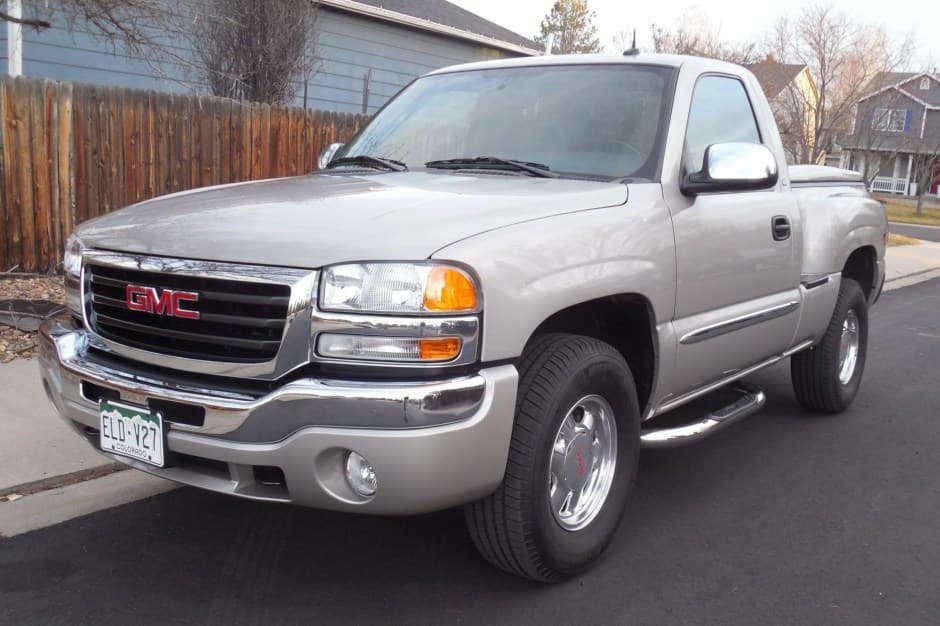 2004 GMC Sierra (GMT800 1999-2007) sold for $32,000