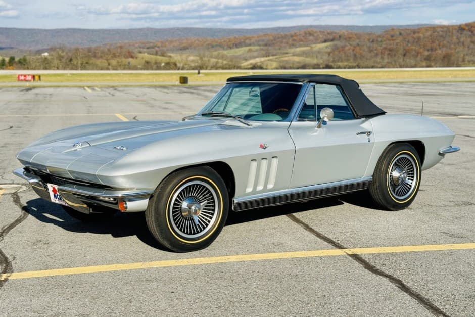 1966 Chevrolet Corvette C2 sold for $107,000