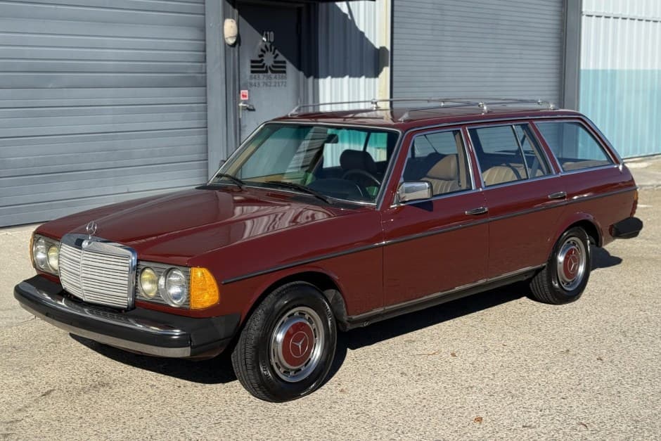 1982 Mercedes-Benz W123 sold for $20,250