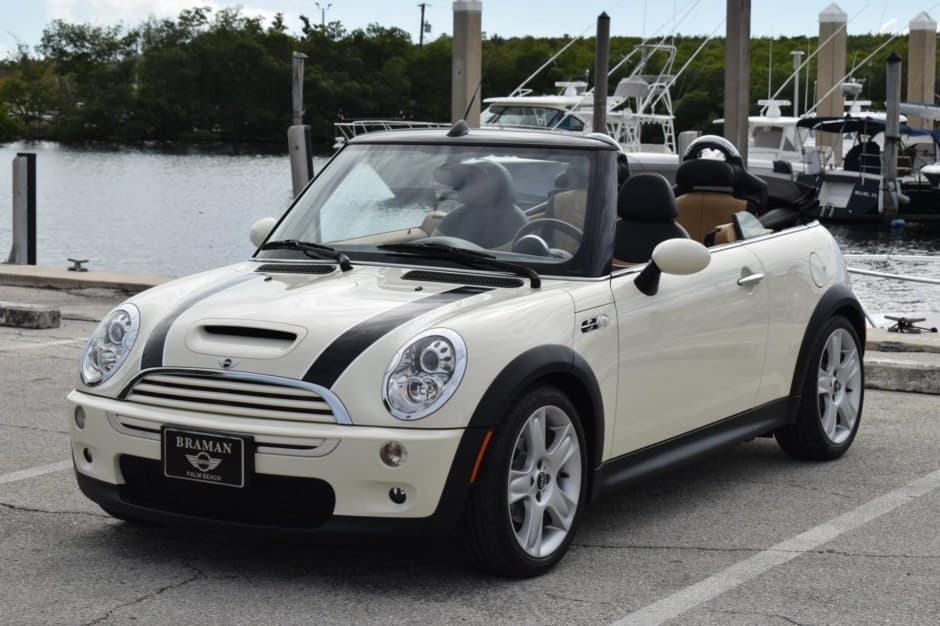 2006 Mini R52 Cooper Convertible sold for $12,345