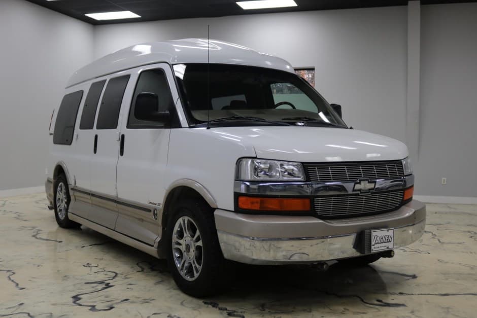 2004 Chevrolet Express sold for $7,000