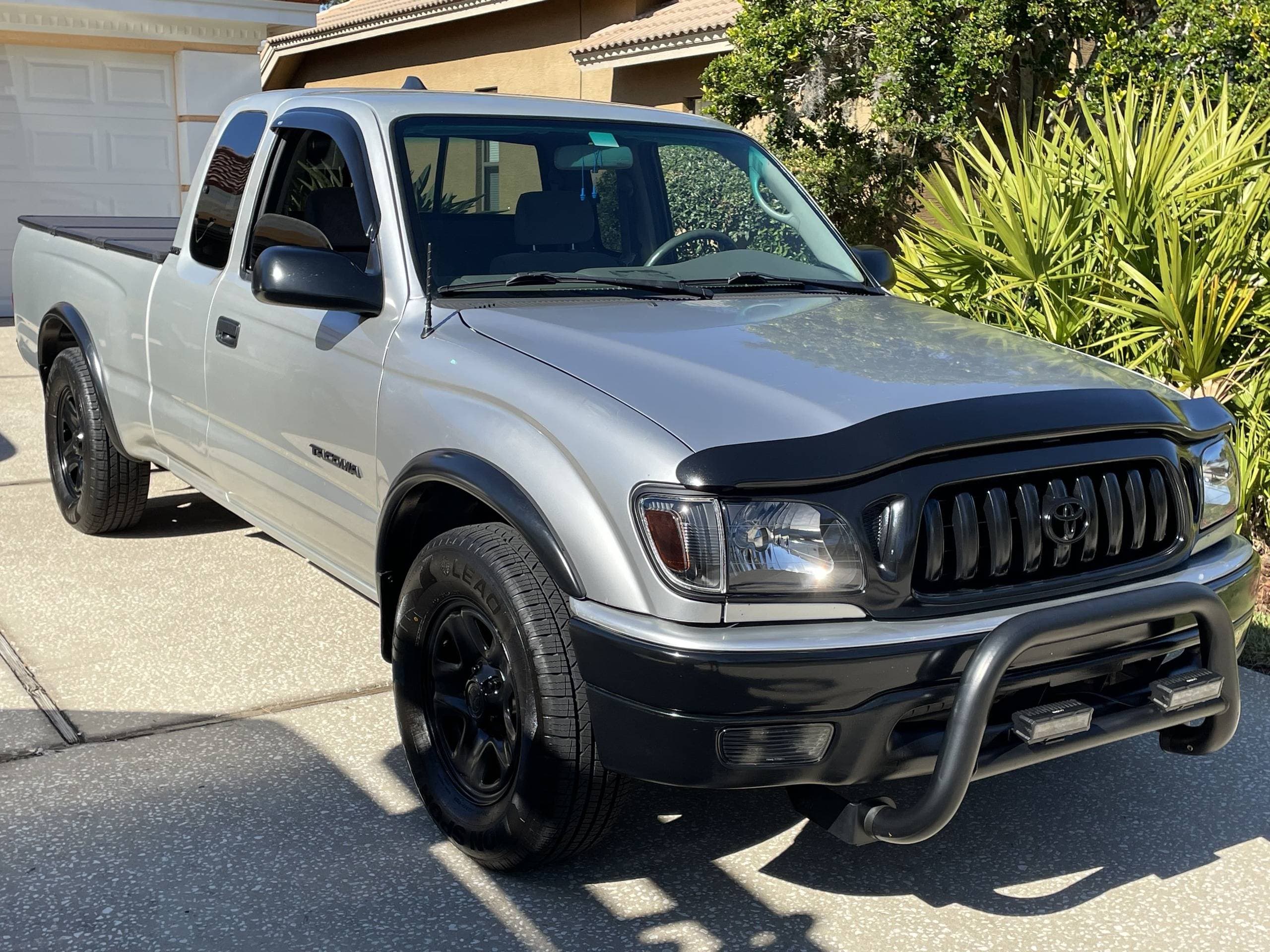 2003 Toyota Tacoma SR5 sold for $9,555