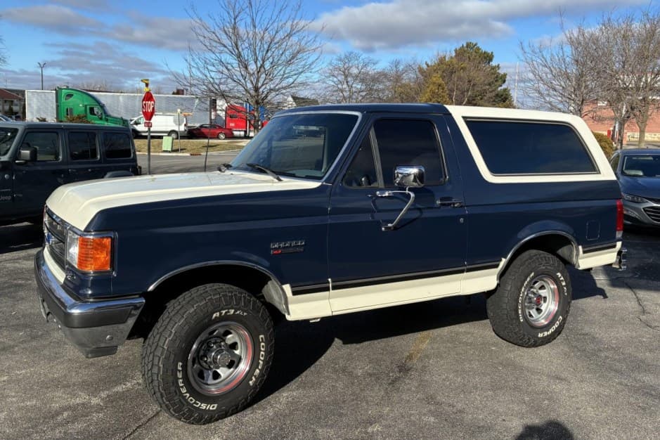 1989 Ford Bronco 4th-5th Generations 1987-1996 sold for $14,000